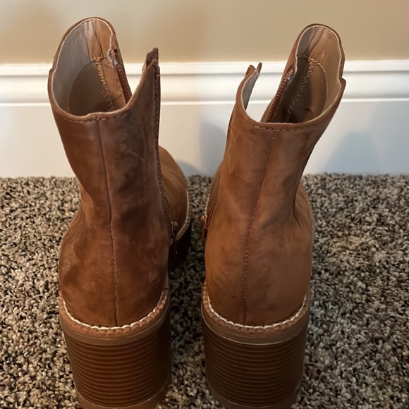 Wild Pair Boots - Picture 4 of 5